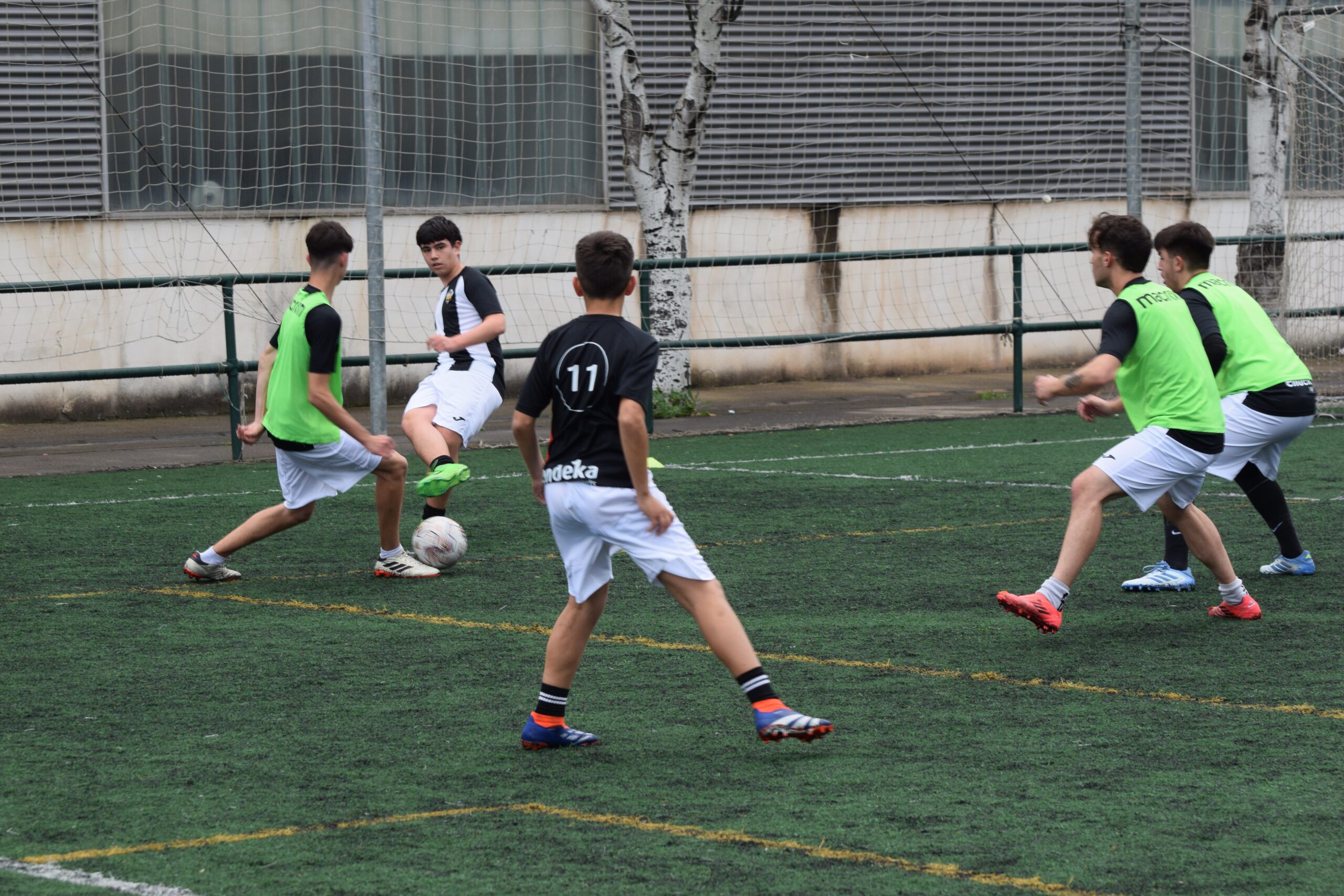 Chicos y chicas disfrutaron del campus de fútbol de pascua del CD Castellón 2025