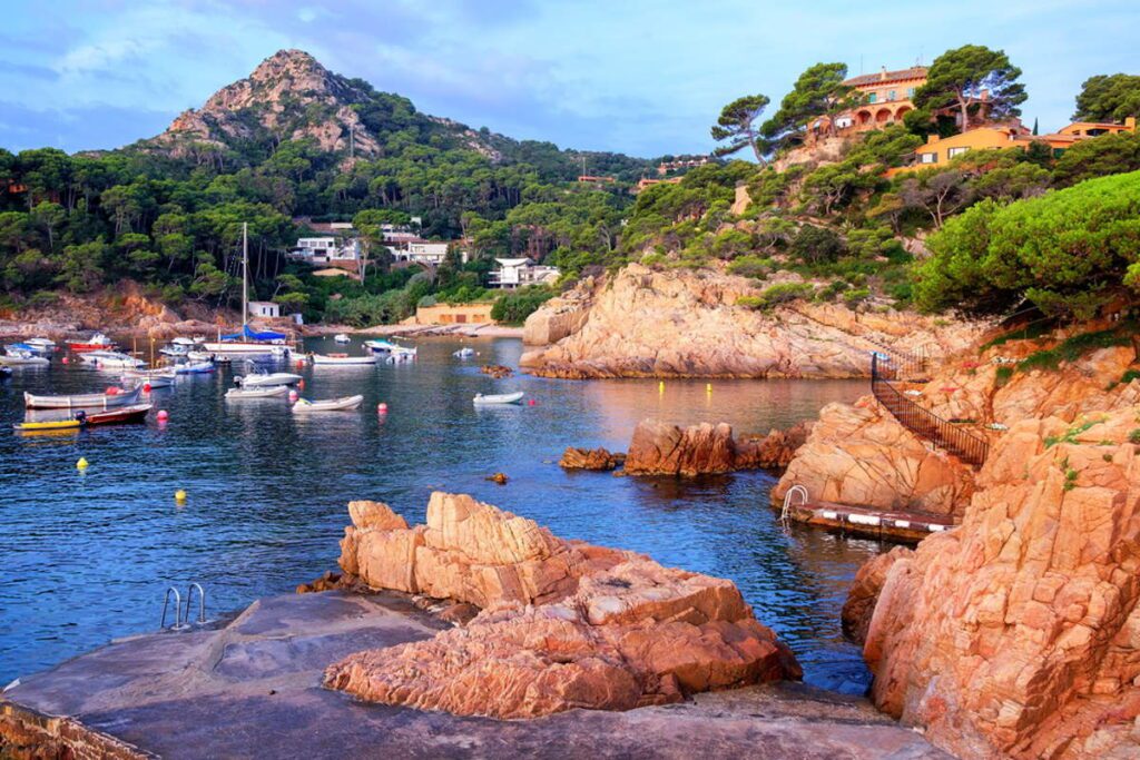 Begur, un destino para visitar durante el torneo de fútbol base en Catalunya.