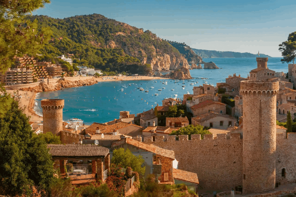Tossa de Mar, uno de los destinos para visitar durante el torneo de fútbol base en Catalunya.