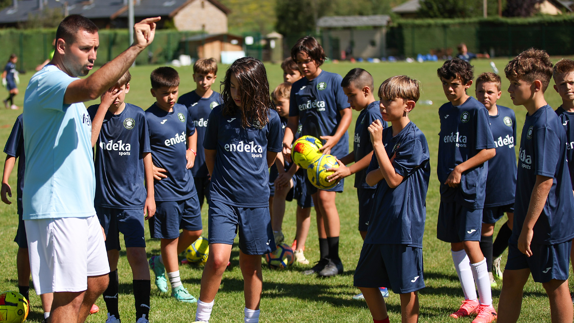 El Campus PRO es el campus de fútbol en verano de Endeka Sports.